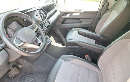 Volkswagen Multivan T6 рестайлинг, 2022 год, 4 990 000 рублей, 5 фотография