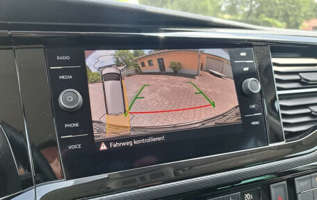 Volkswagen Multivan T6 рестайлинг, 2022 год, 4 990 000 рублей, 9 фотография