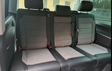 Volkswagen Multivan T6 рестайлинг, 2022 год, 4 990 000 рублей, 12 фотография