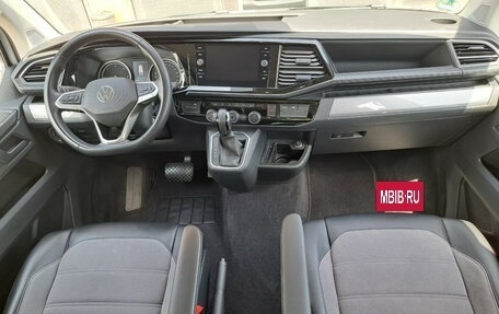 Volkswagen Multivan T6 рестайлинг, 2022 год, 4 990 000 рублей, 6 фотография