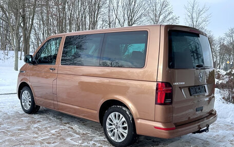 Volkswagen Multivan T6 рестайлинг, 2022 год, 4 940 000 рублей, 3 фотография