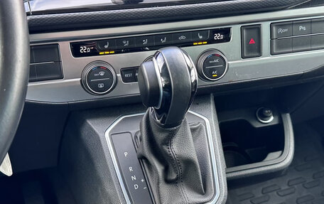 Volkswagen Multivan T6 рестайлинг, 2022 год, 4 940 000 рублей, 7 фотография