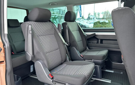 Volkswagen Multivan T6 рестайлинг, 2022 год, 4 940 000 рублей, 9 фотография