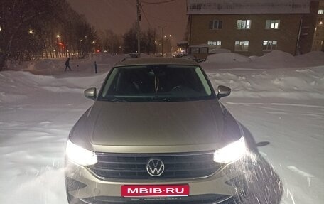 Volkswagen Tiguan II, 2021 год, 3 820 000 рублей, 1 фотография