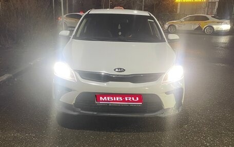 KIA Rio IV, 2018 год, 990 000 рублей, 1 фотография