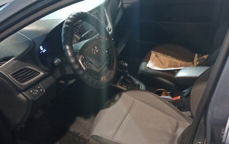 Hyundai Solaris II рестайлинг, 2018 год, 1 050 000 рублей, 12 фотография