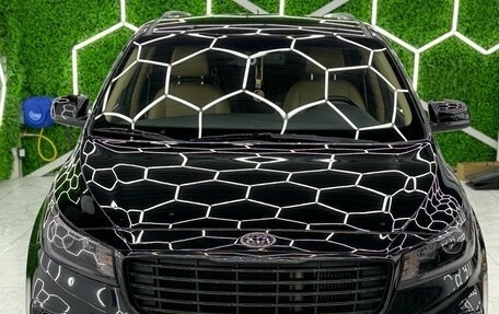 KIA Carnival III, 2019 год, 2 950 000 рублей, 2 фотография