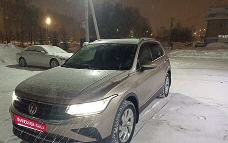 Volkswagen Tiguan II, 2021 год, 3 820 000 рублей, 12 фотография