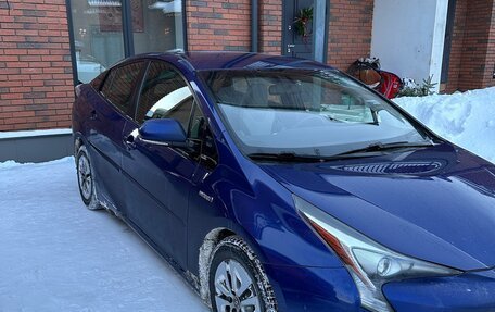 Toyota Prius IV XW50, 2016 год, 2 190 000 рублей, 3 фотография