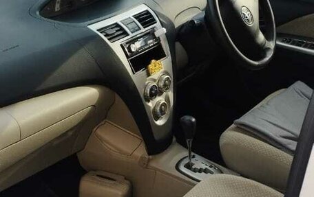 Toyota Belta, 2005 год, 590 000 рублей, 13 фотография