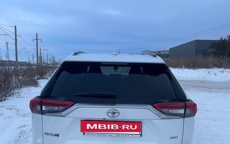 Toyota RAV4, 2020 год, 3 400 000 рублей, 5 фотография