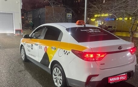 KIA Rio IV, 2018 год, 990 000 рублей, 3 фотография