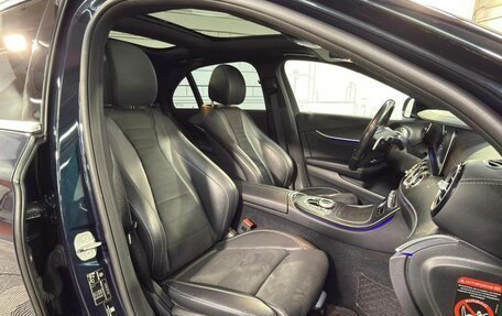 Mercedes-Benz E-Класс, 2017 год, 3 050 000 рублей, 27 фотография