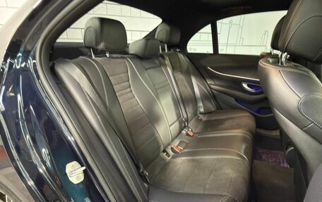 Mercedes-Benz E-Класс, 2017 год, 3 050 000 рублей, 25 фотография