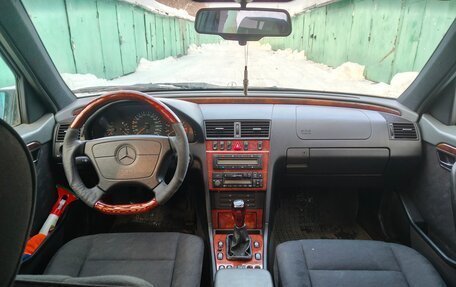 Mercedes-Benz C-Класс, 1996 год, 450 000 рублей, 9 фотография