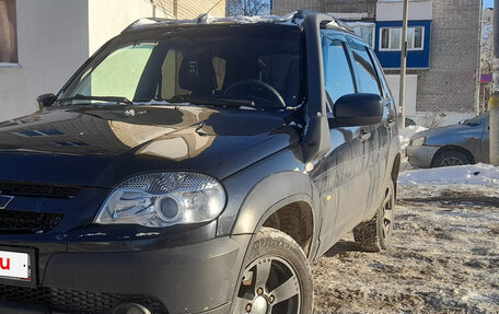 Chevrolet Niva I рестайлинг, 2017 год, 710 000 рублей, 6 фотография