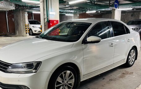 Volkswagen Jetta VI, 2016 год, 1 880 000 рублей, 2 фотография