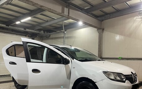 Renault Logan II, 2017 год, 370 000 рублей, 2 фотография