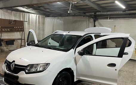 Renault Logan II, 2017 год, 370 000 рублей, 4 фотография