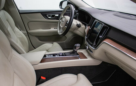 Volvo V60 II, 2018 год, 2 120 000 рублей, 9 фотография