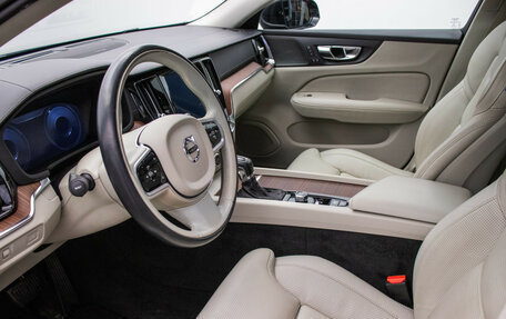 Volvo V60 II, 2018 год, 2 120 000 рублей, 10 фотография