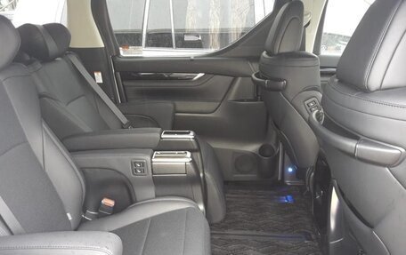 Toyota Alphard III, 2019 год, 4 500 000 рублей, 18 фотография