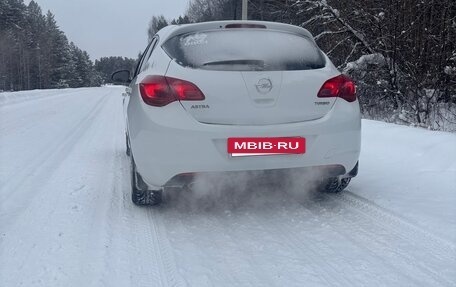 Opel Astra J, 2010 год, 700 000 рублей, 3 фотография