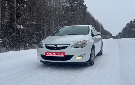 Opel Astra J, 2010 год, 700 000 рублей, 2 фотография