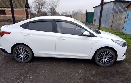 Hyundai Solaris II рестайлинг, 2021 год, 1 499 999 рублей, 3 фотография