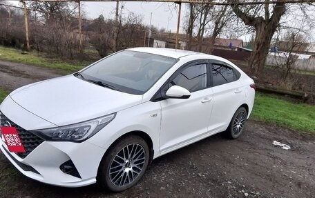 Hyundai Solaris II рестайлинг, 2021 год, 1 499 999 рублей, 2 фотография