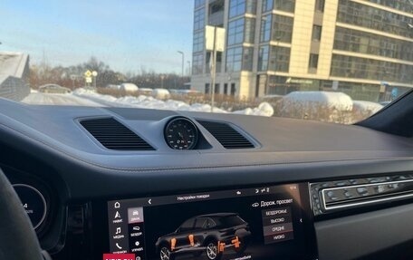 Porsche Cayenne III, 2021 год, 11 990 000 рублей, 15 фотография