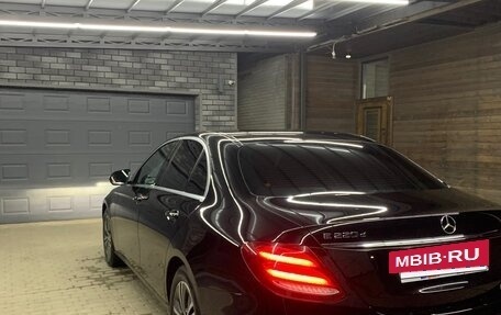 Mercedes-Benz E-Класс, 2020 год, 3 800 000 рублей, 4 фотография