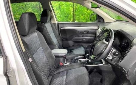 Mitsubishi Outlander III рестайлинг 3, 2017 год, 1 650 000 рублей, 11 фотография