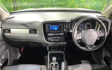 Mitsubishi Outlander III рестайлинг 3, 2017 год, 1 650 000 рублей, 5 фотография