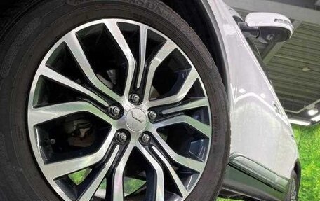 Mitsubishi Outlander III рестайлинг 3, 2017 год, 1 650 000 рублей, 16 фотография