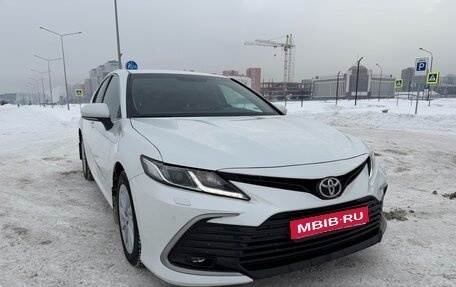 Toyota Camry, 2021 год, 3 000 000 рублей, 1 фотография