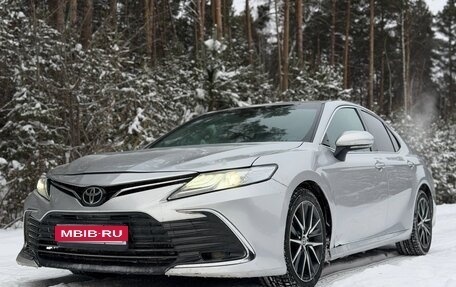 Toyota Camry, 2021 год, 2 400 000 рублей, 1 фотография