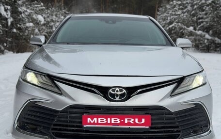 Toyota Camry, 2021 год, 2 400 000 рублей, 4 фотография