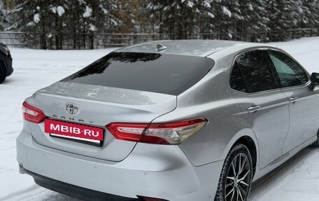 Toyota Camry, 2021 год, 2 400 000 рублей, 8 фотография