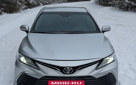 Toyota Camry, 2021 год, 2 400 000 рублей, 5 фотография