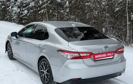 Toyota Camry, 2021 год, 2 400 000 рублей, 9 фотография