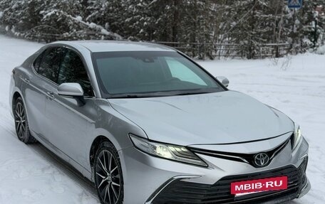 Toyota Camry, 2021 год, 2 400 000 рублей, 6 фотография