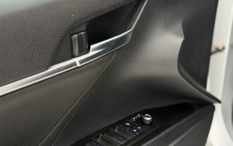 Toyota Camry, 2021 год, 2 400 000 рублей, 16 фотография