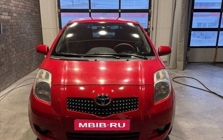 Toyota Yaris III рестайлинг, 2006 год, 650 000 рублей, 2 фотография