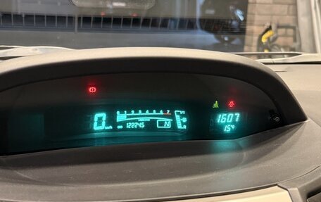 Toyota Yaris III рестайлинг, 2006 год, 650 000 рублей, 10 фотография