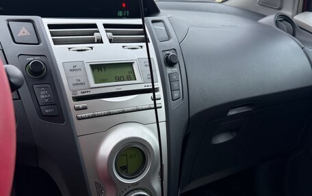 Toyota Yaris III рестайлинг, 2006 год, 650 000 рублей, 12 фотография