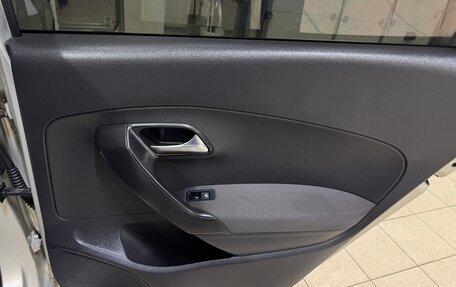 Volkswagen Polo VI (EU Market), 2011 год, 800 000 рублей, 17 фотография