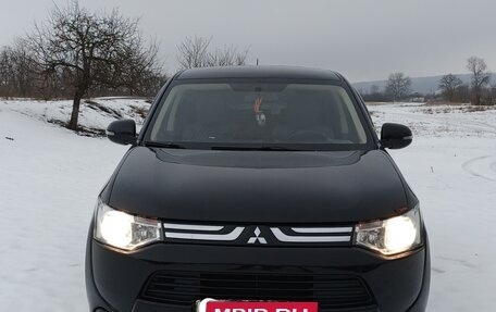 Mitsubishi Outlander III рестайлинг 3, 2013 год, 1 550 000 рублей, 1 фотография