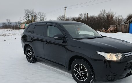 Mitsubishi Outlander III рестайлинг 3, 2013 год, 1 550 000 рублей, 2 фотография