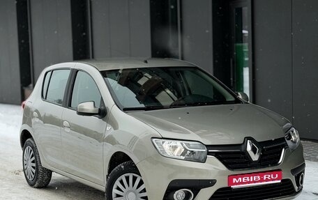 Renault Sandero II рестайлинг, 2019 год, 945 000 рублей, 1 фотография